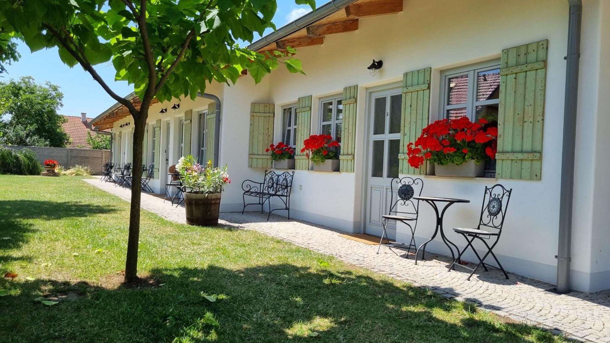 La Bobul Apartments Drnholec Zewnętrze zdjęcie