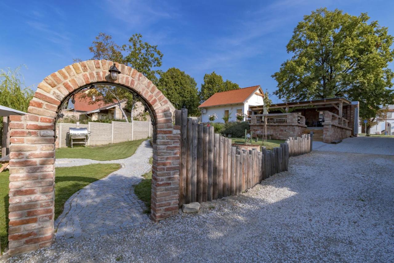 La Bobul Apartments Drnholec Zewnętrze zdjęcie