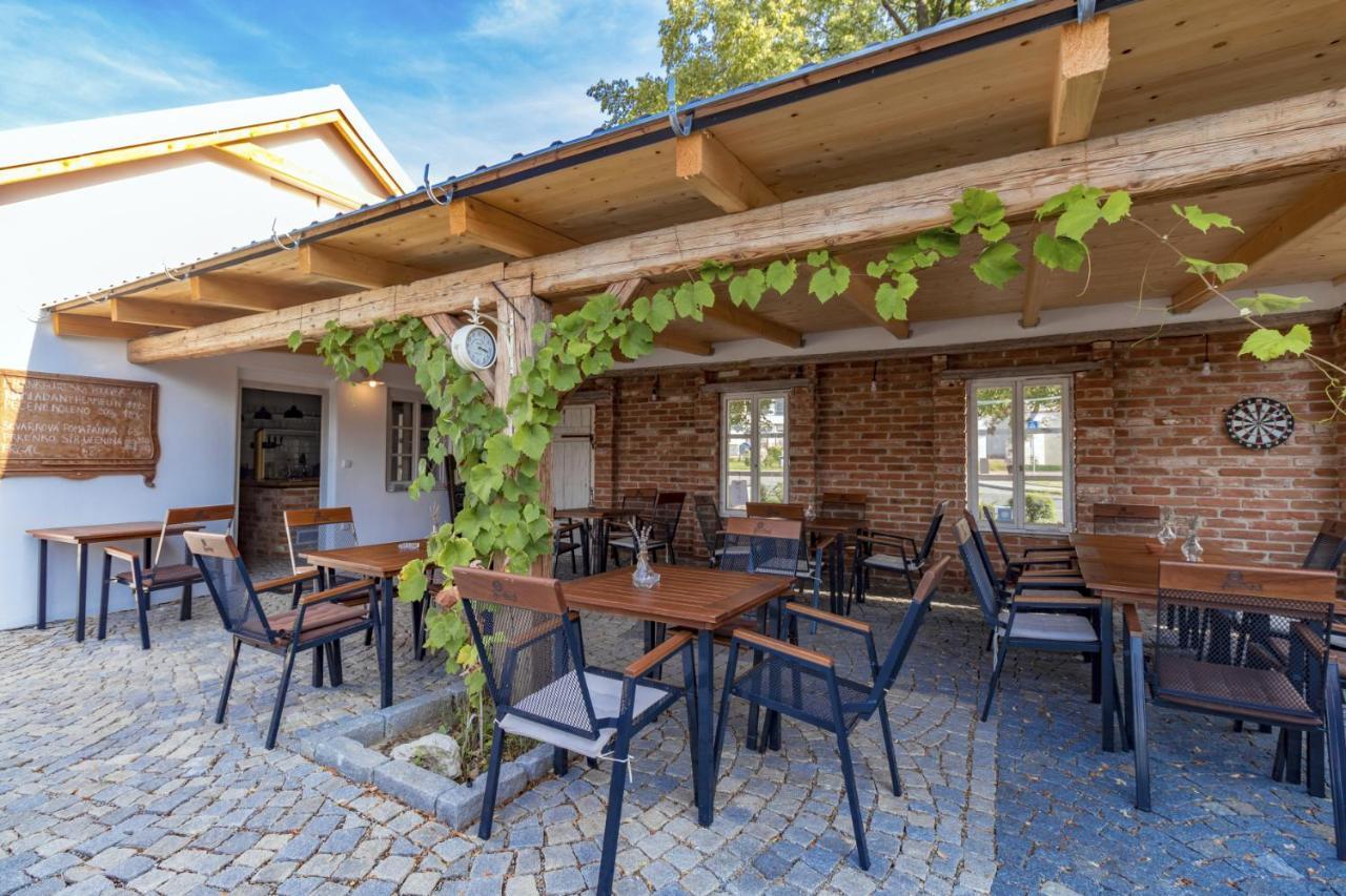 La Bobul Apartments Drnholec Zewnętrze zdjęcie