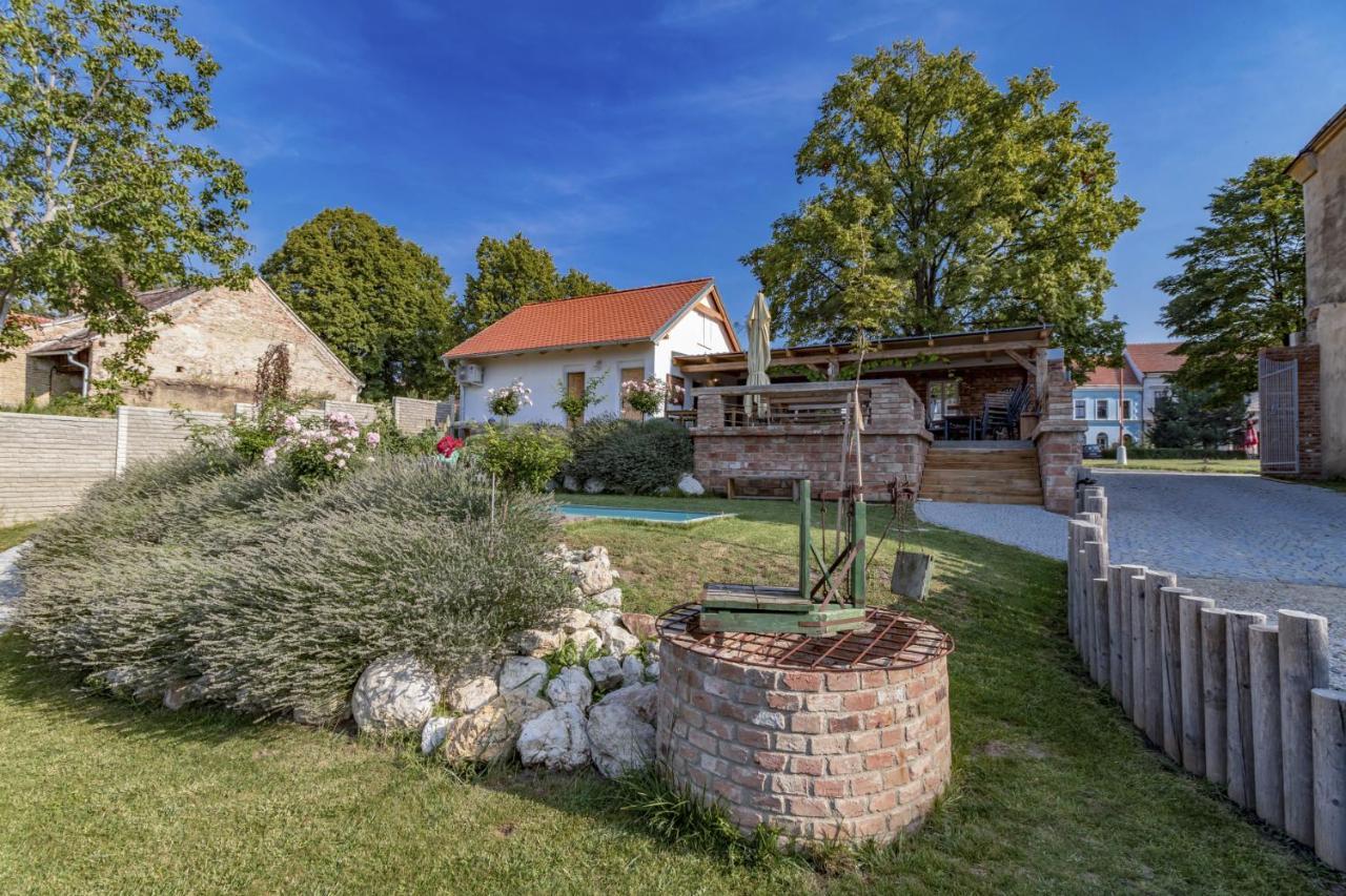 La Bobul Apartments Drnholec Zewnętrze zdjęcie